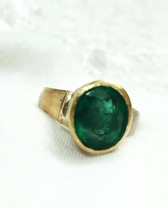 Emerald ring in gold